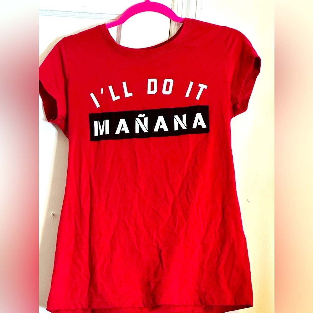 Brand: Wound Up Women’s Red I’ll do it mañana text T-shirt Size: L (11-13)